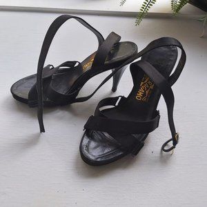 FERAGAMO BLACK SHOES HEELS CROSS STRAP WOMEN  8.5 M